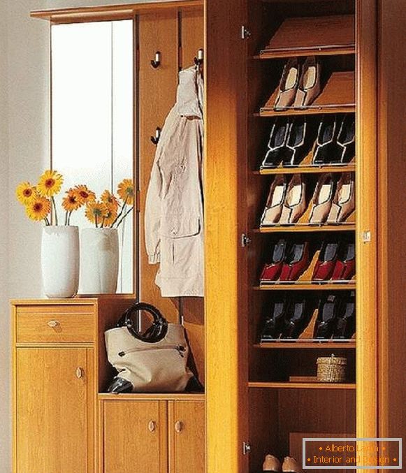 omara za čevlje na hodniku, fotografija 39