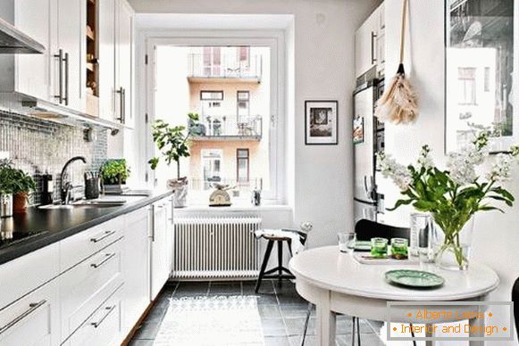 Kuhinja design v dvosobnem stanovanju v skandinavskem stilu