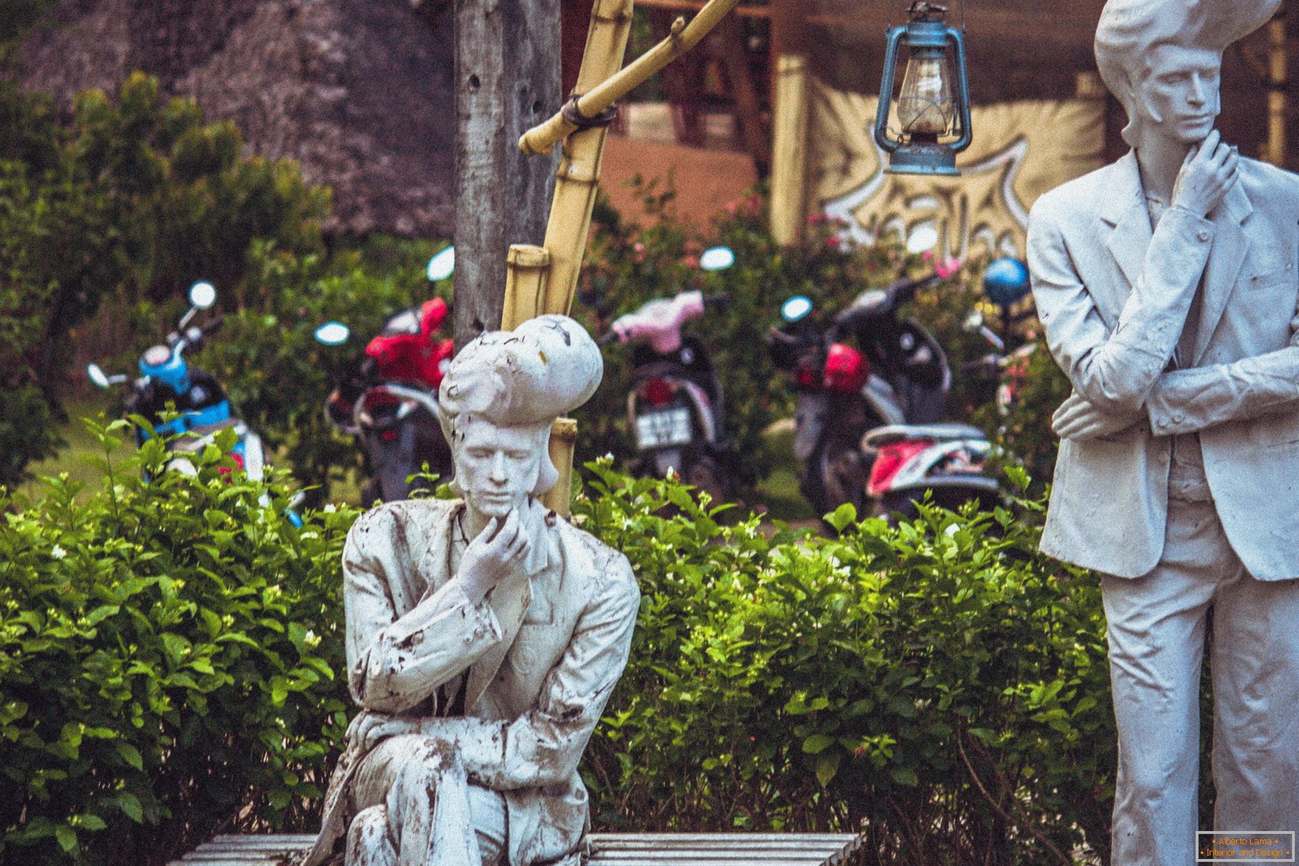 Skulpture Elvisa v vasi Tajska