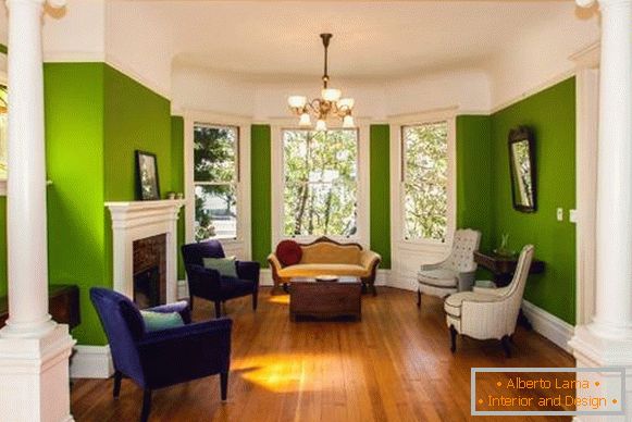 Zelena barva sten v veliki dnevni sobi