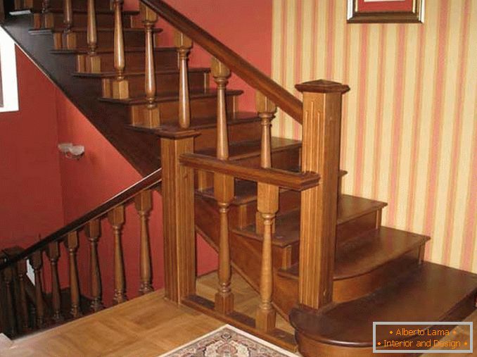 Notranjost stopnišča v majhni zasebni hiši, фото 8