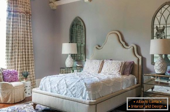 Oblikovanje zaves v spalnici v slogu cheby chic