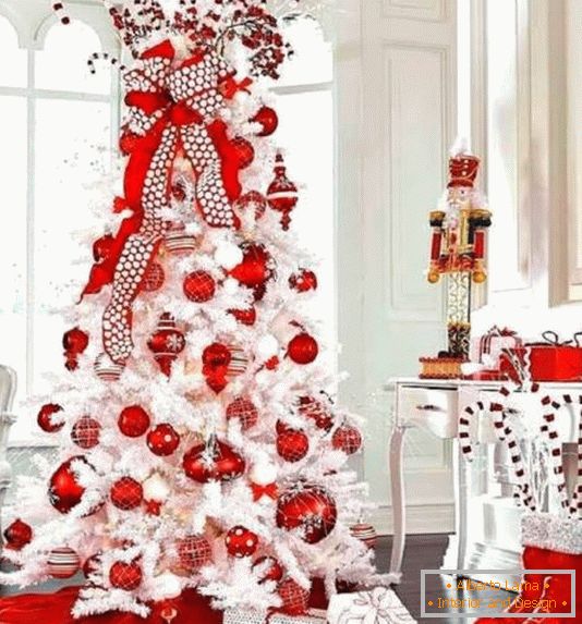 belo-rdeče-novoletni dekor