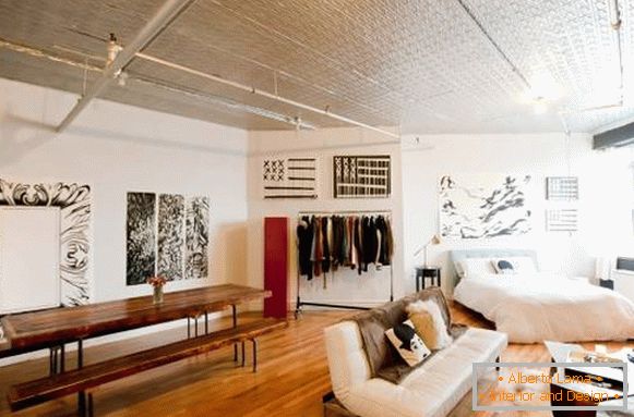 Studio apartma s svetlim stropom