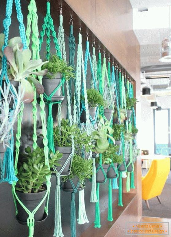 Pleteni dekor za viseče lonce z rastlinami