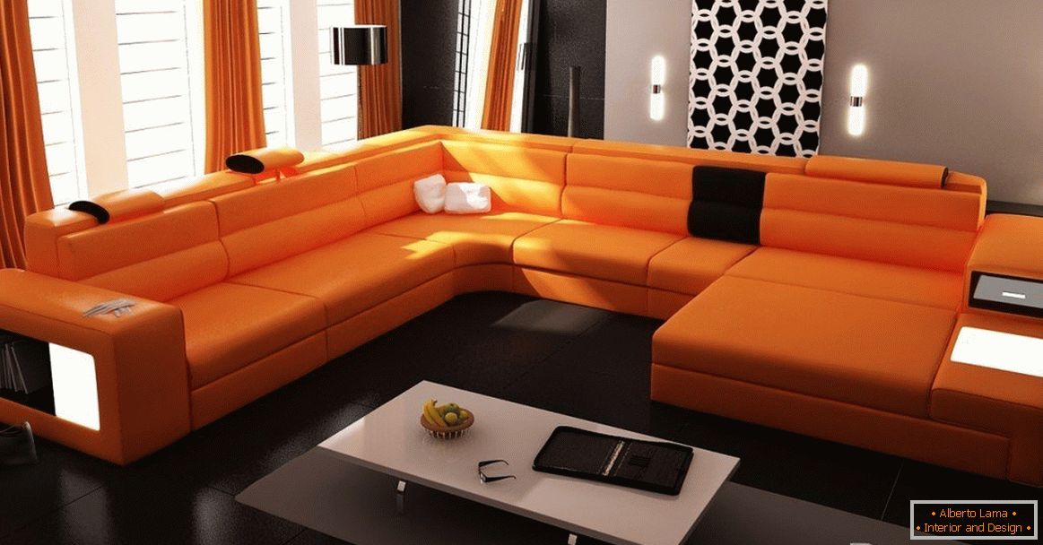 Oranžen kavč v strogi dnevni sobi