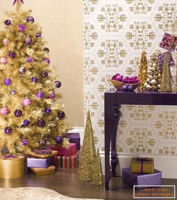 Božični okraski v zlati in vijolični odtenki