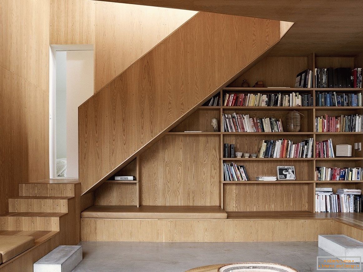 Knjige po stopnicah