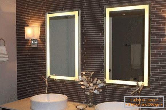 Pravokotna ogledala z osvetlitvijo za kopalnico
