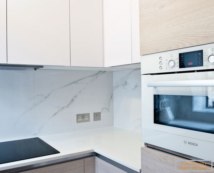 Lokacija gospodinjskih aparatov in delovne površine v kuhinji