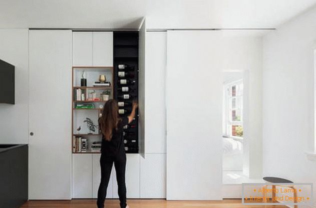 Modularna stena v notranjosti apartmaja: funkcionalne škatle