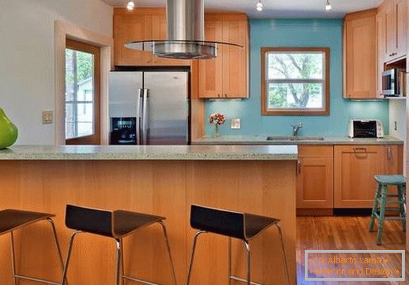 Kombinacija z modro barvo v notranjosti fotografije v kuhinji