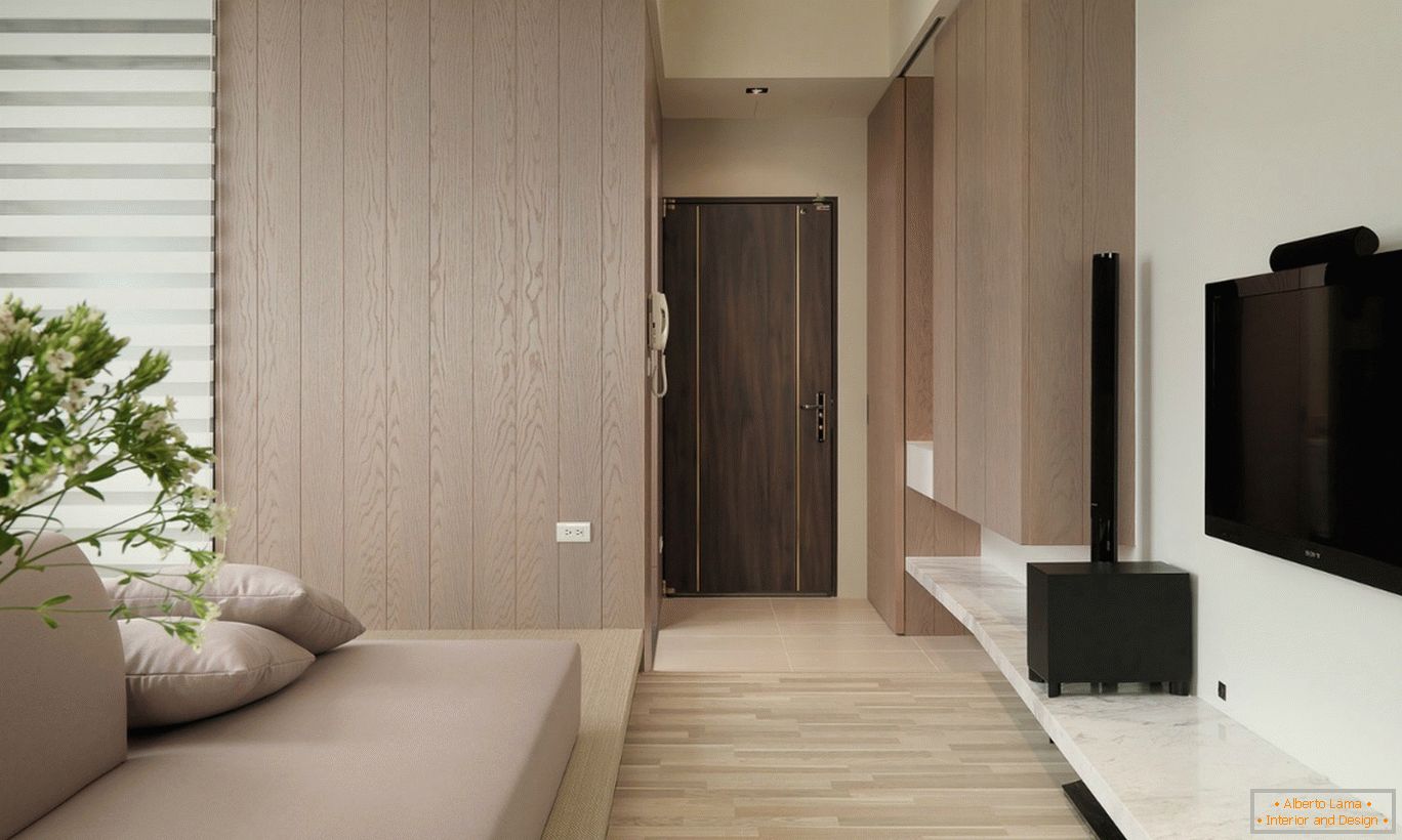 Lesena dekoracija v notranjosti majhnega enosobnega apartmaja