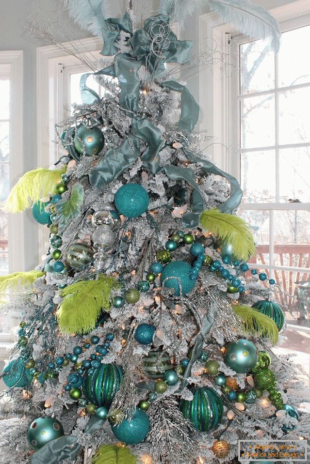Modro-apno dekoracija novoletnega drevesa