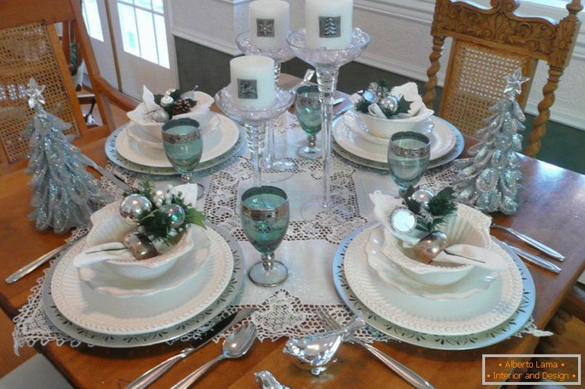 Dekor svečane mize v turkiznih barvah