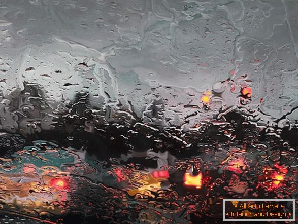 Pogled na vetrobransko steklo v notranjosti dežja, umetnik Gregory Teilker