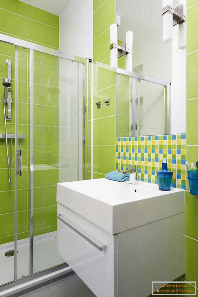 Zasnova kopalnice v svetlo zeleni barvi