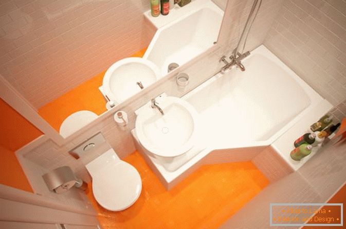 Juicy oranžna v notranjosti kopalnice