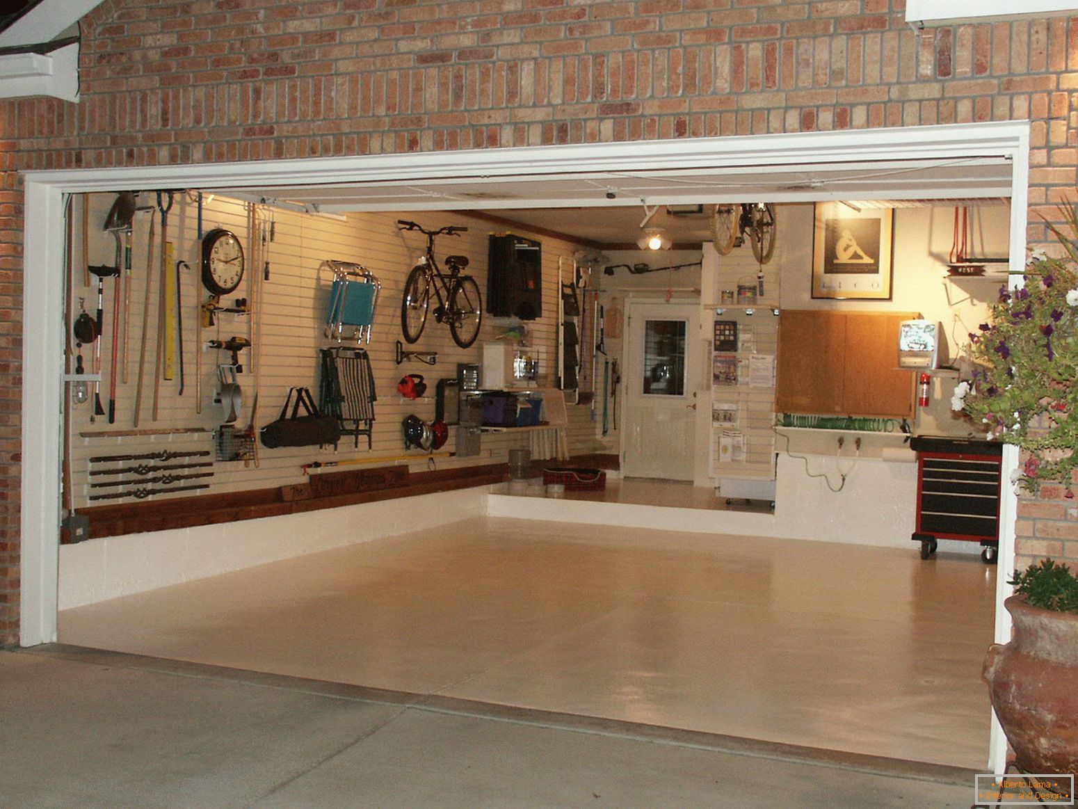 Stenski sistem za shranjevanje v garaži