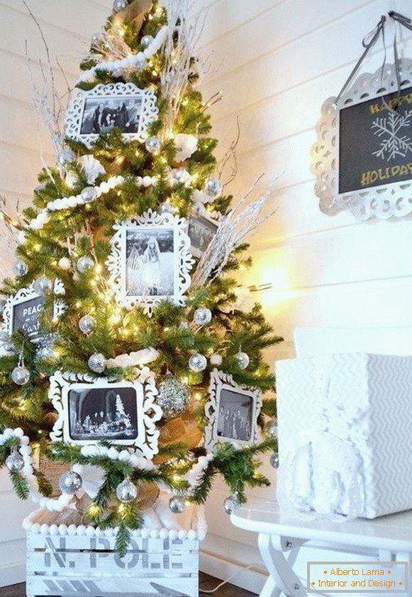 Dekoracija božičnega drevesa s fotookvirji