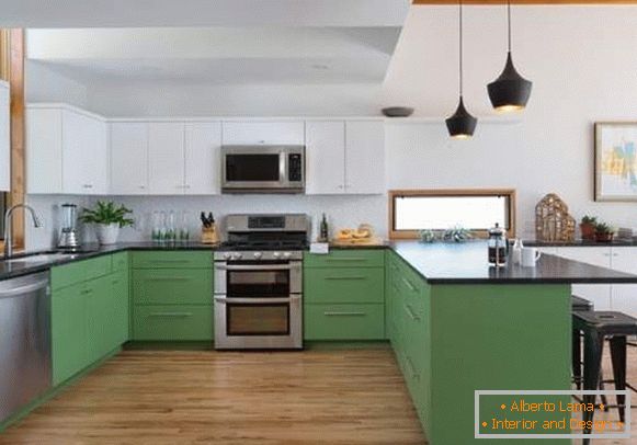 Kuhinja v beli in zeleni barvi - fotografija s temnim vrhom