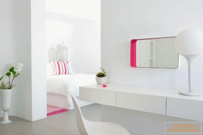 romantična-spalnica-designs-za-parov-super-bela-bedroom-pohištvo-tudi-eames-style-dsw-stol-plus-pop-art-notranja-dekor-design-ideje- in-vanity-globe-desk lampa