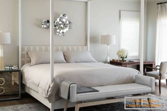Luksuzna bela sijajna spalnica