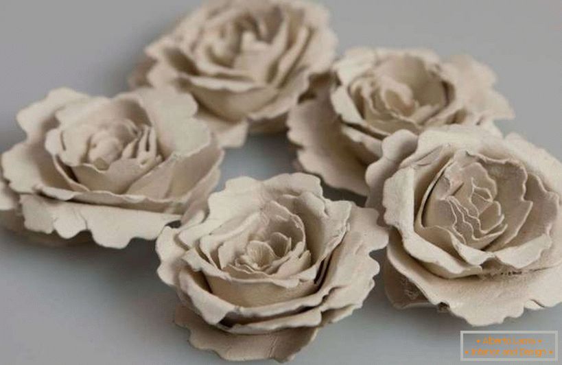 Rože iz kraft papirja