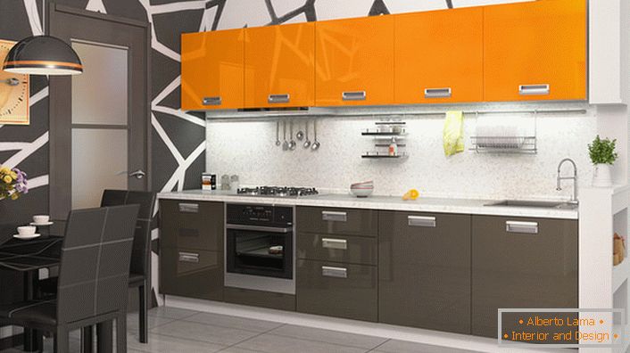 Modularni kuhinjski set oranžne barve - idealna rešitev za organizacijo prijetne, tople notranjosti.