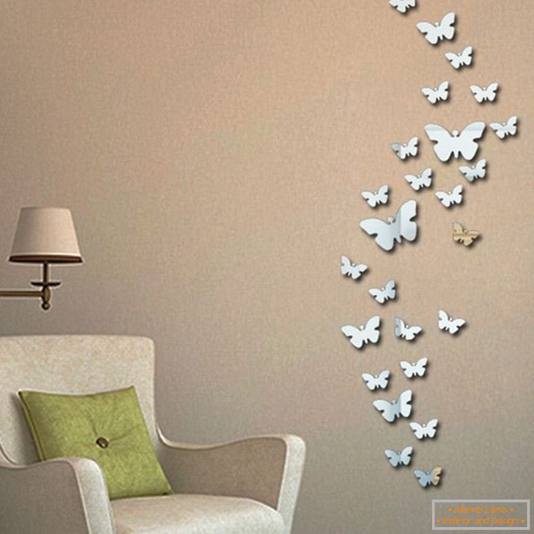 Ogledalo metulje na steni