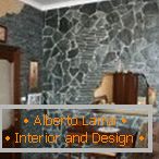 Sivi dekorativni kamen na steni