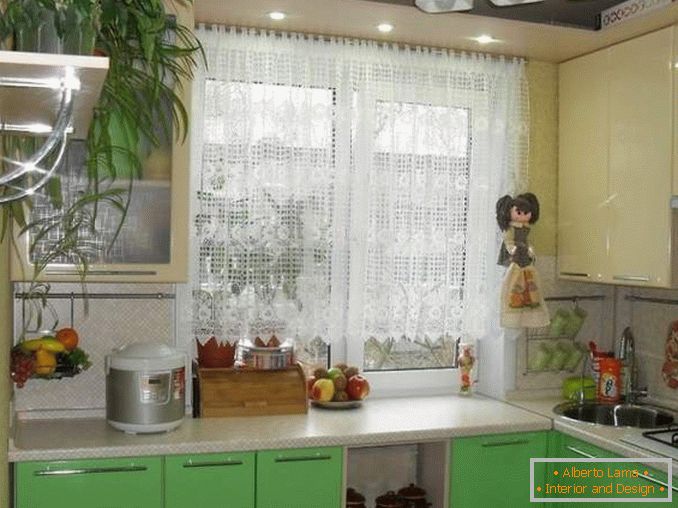 Oblikovanje 1-sobnega stanovanja v Hruščovu - fotografija majhne kuhinje