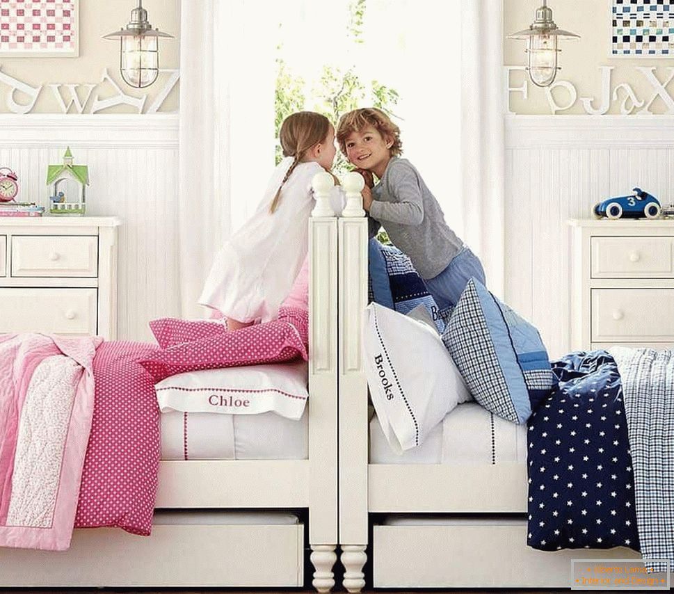 Skupni vodja postelje v otroški sobi za dva otroka nasprotnega spola