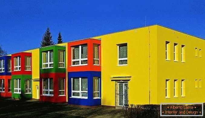 Barvna rešitev fasade zasebne hiše фото