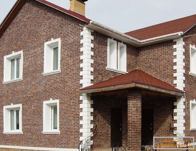 Dekorativna oblika fasade hiše кирпичом