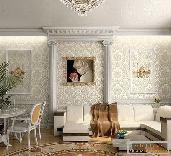 Klasična zasnova dnevne sobe v zasebni hiši z dekoracijo štukature