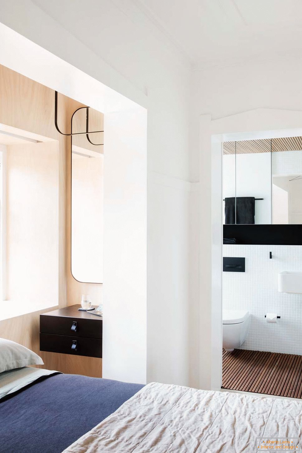 Notranjost majhnega stanovanja v Sydneyju - вид на санузел
