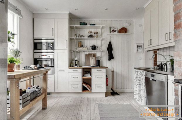 Zasnova majhne kuhinje v zasebni hiši фото