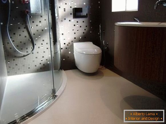 Kombinirana kopalnica z visečo vodovodno in tuš kabino