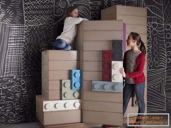 Pohištvo za enosobno stanovanje z otroško fotografijo