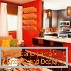 Kuhinja-dnevna soba v oranžni barvi