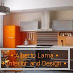 Kuhinja je postavljena v minimalističnem slogu
