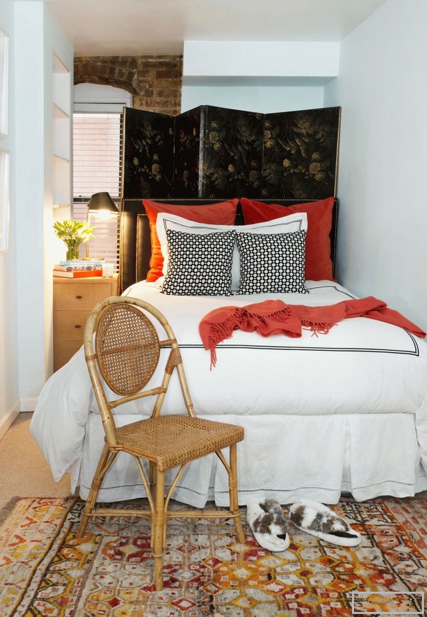 Uporaba orientalskega sloga za oblikovanje majhne spalnice