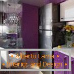 Lilac zidovi in ​​pohištvo v kuhinji