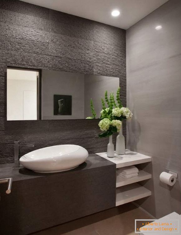 Črno-beli dizajnerski WC - fotografija čudovite sobe