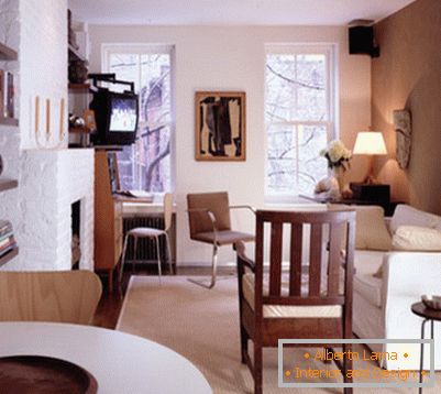 Elegantna dnevna soba v svetlih barvah