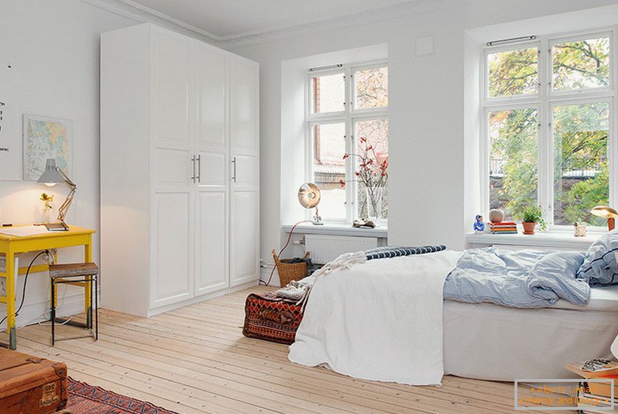 Enosobno stanovanje v Göteborgu, ki so ga oblikovali švedski oblikovalci