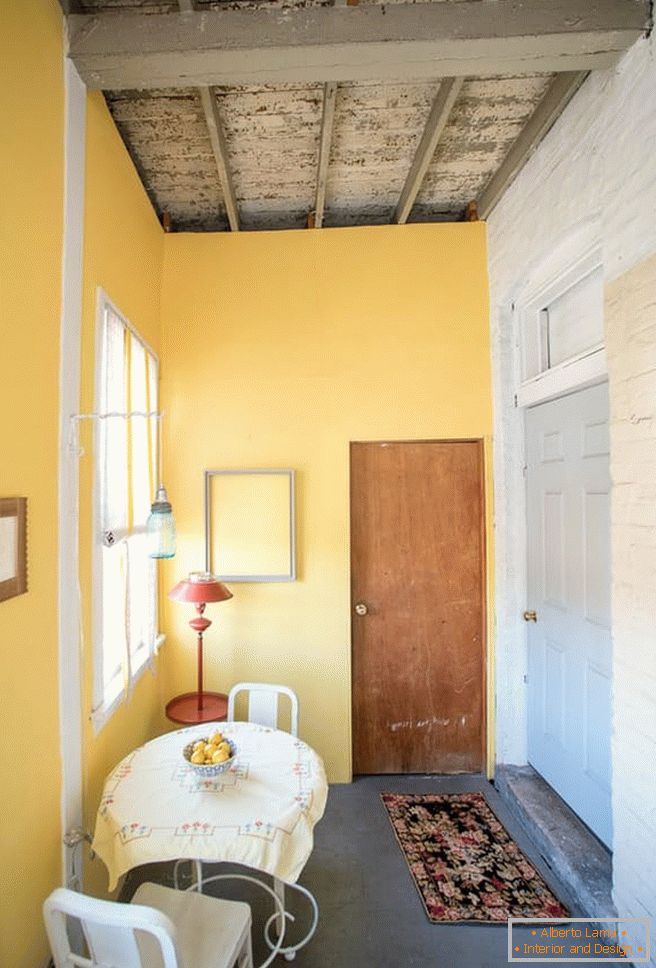 Prijetna notranjost apartmaja v svetlih barvah - фото 7