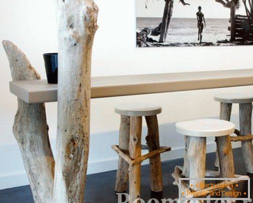 Mizice in mize z nogami iz drevesnih debel