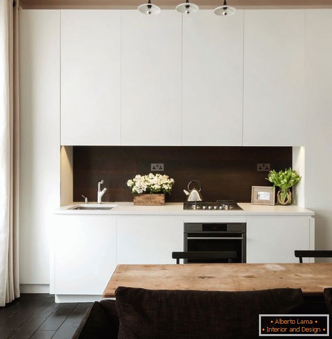 Kuhinja apartmaja-studio v sodobnem slogu